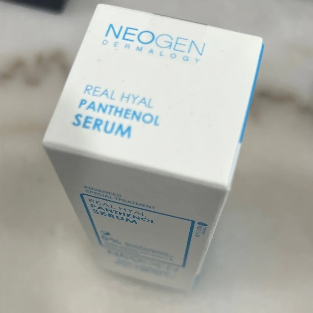 Real Hyal Panthenol Serum - White and Blue